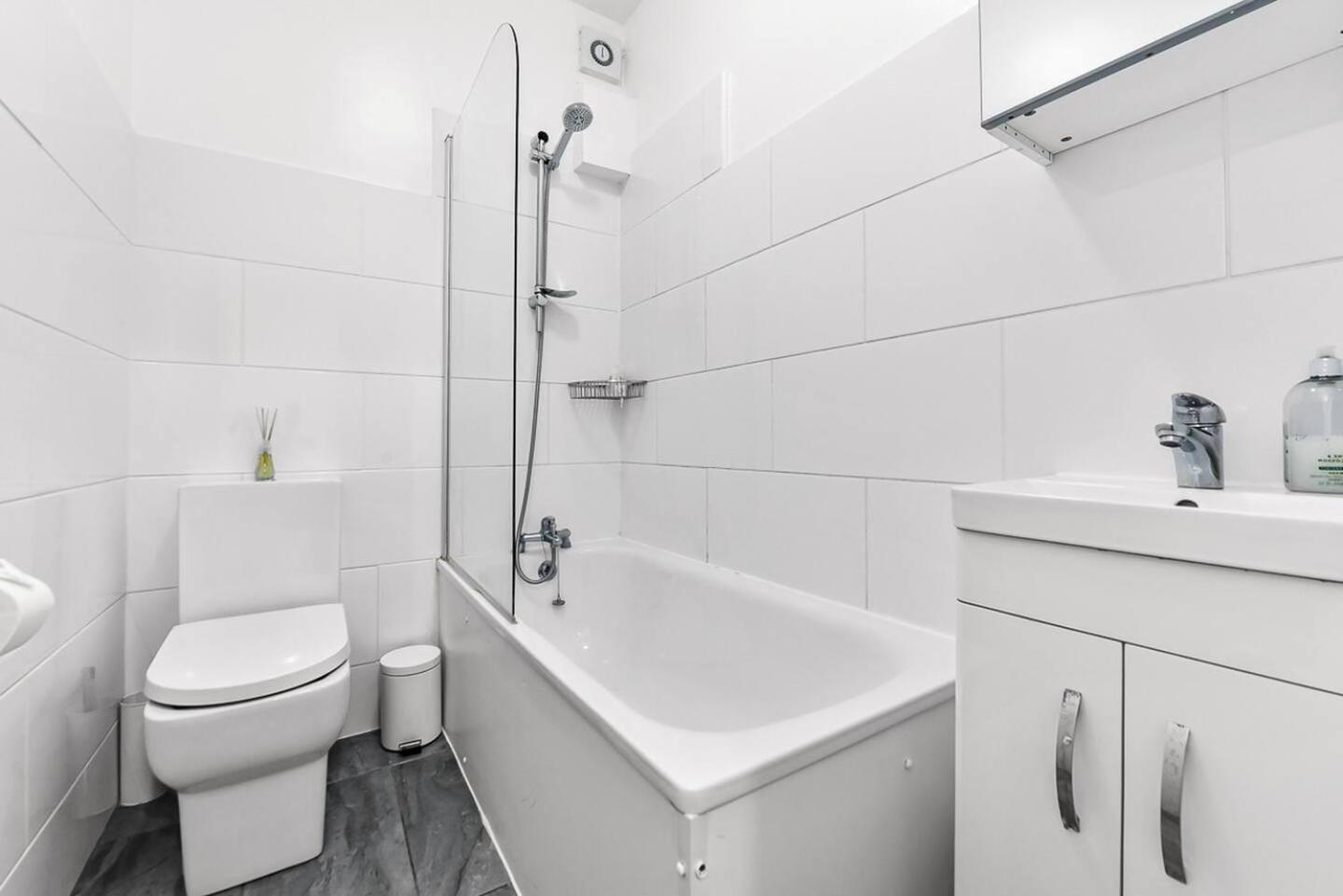 2 Bed Apartment- Finsbury Park Station B London Exteriör bild